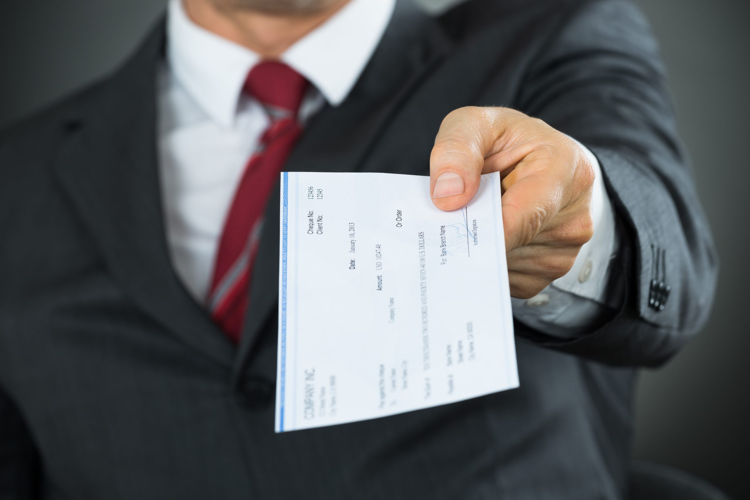 Check Cashing Services vs. Traditional Banks: Which One Suits Your Financial Needs?